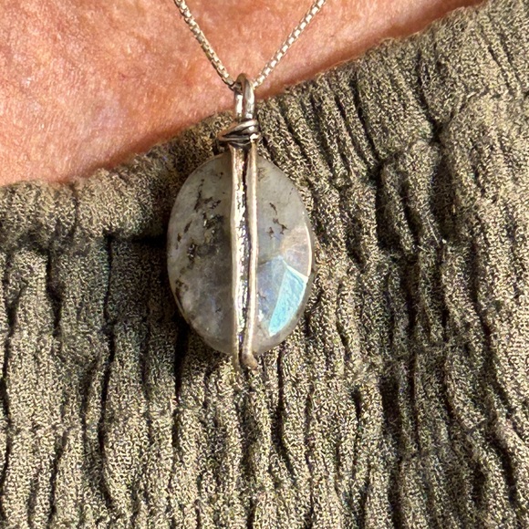 Silpada Silver Necklace with grayish blue Stone and Delicate Chain - Picture 1 of 4